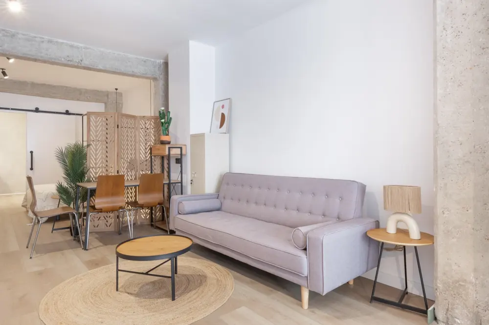 Salón comedor de un apartamento de Turia Flats en Valencia